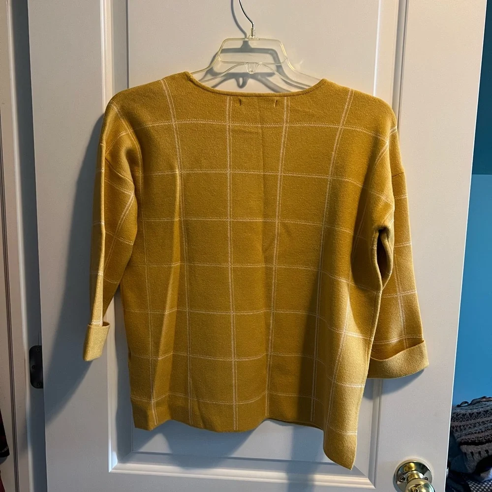 NWT Tahari sweater - Picture 2 of 3
